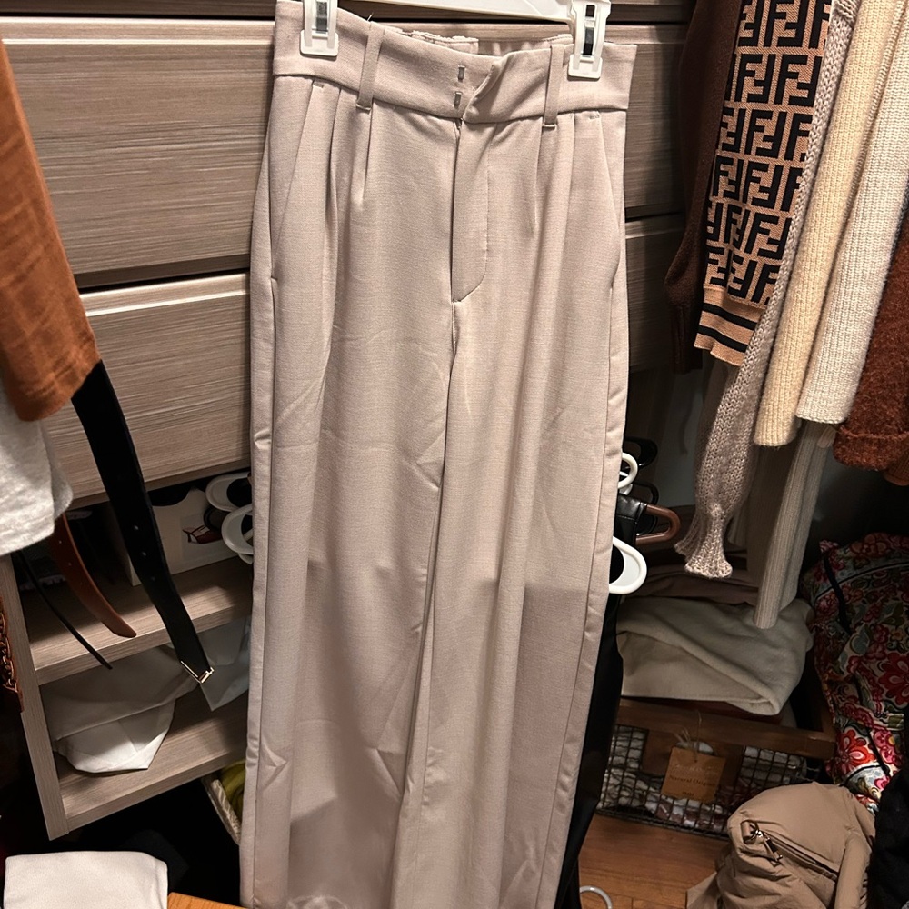 Abercrombie Beige High-Waisted Trousers